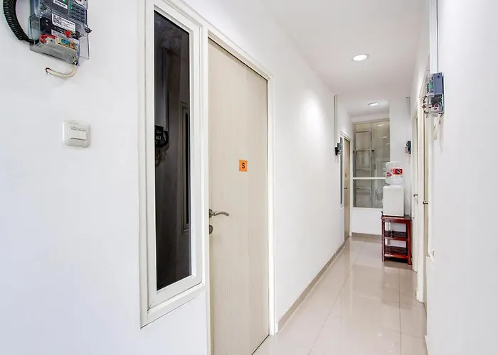 Oyo 92479 Pasadena House Hotel Semarang
